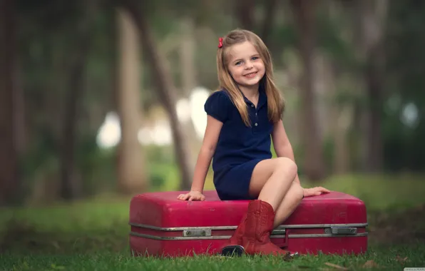 Children, the situation, suitcase