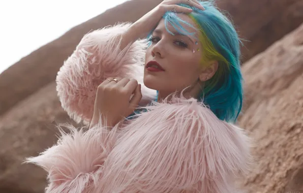 Girl, singer, Halsey