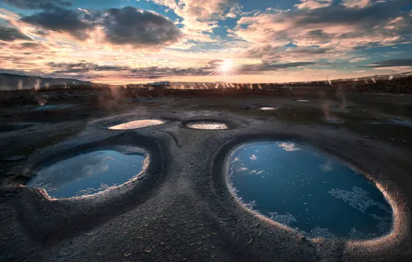 The sun, Iceland, geysers