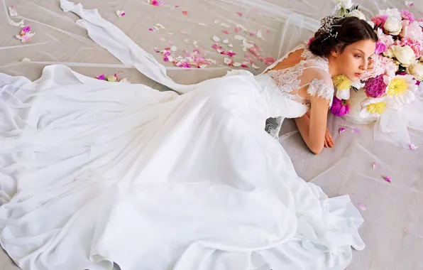 Picture flowers, wedding, the bride, model