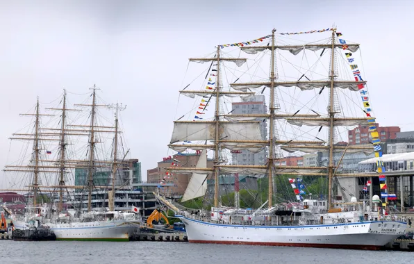 Ships, Vladivostok, sailing