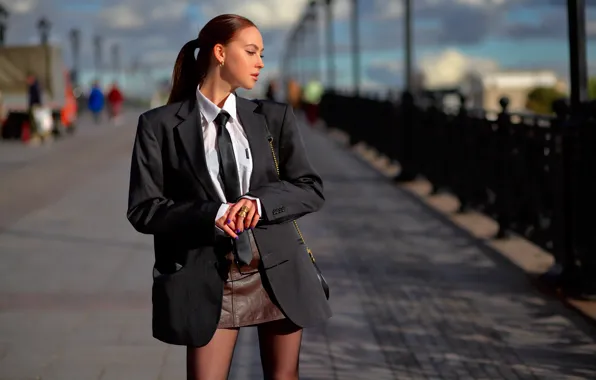Picture the city, street, the girl in the jacket