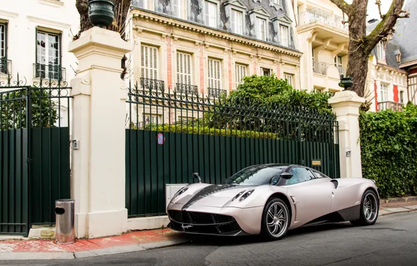 Picture street, pagani, to huayr, super car