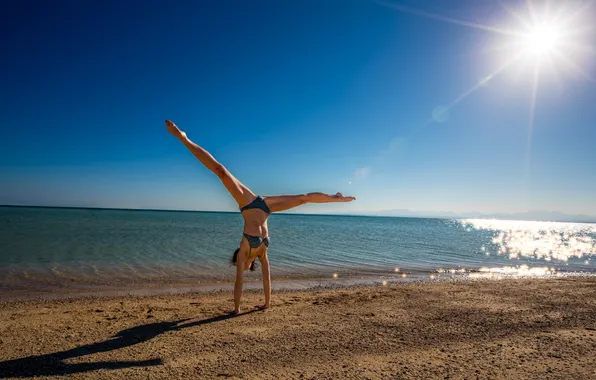 BEACH, BODY, GIRL, SEA, HORIZON, The SKY, SAND, The SUN