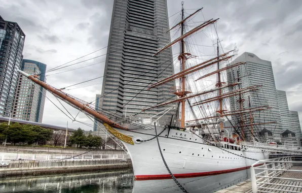 The city, ship, Marina