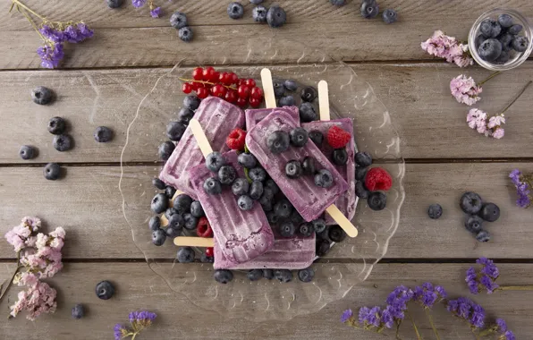 Picture flowers, berries, blueberries, ice cream