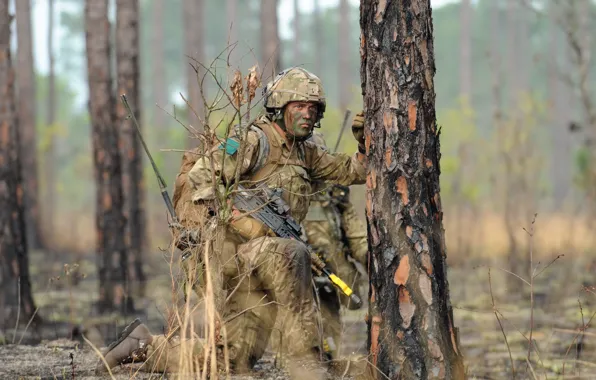 Picture weapons, soldiers, British Parachute Regiment