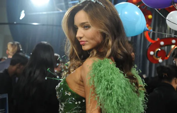 Model, brunette, show, fashion, Miranda Kerr, Victoria's Secret, lobby