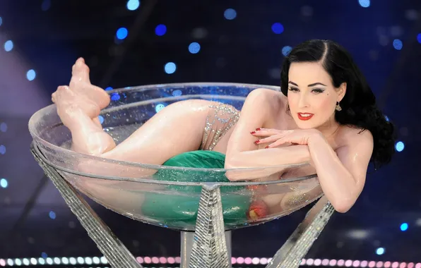 Glass, champagne, Dita von Teese