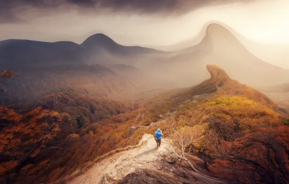Picture mountains, fog, people