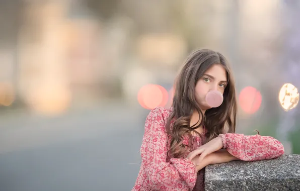 Picture girl, chewing gum, Meg Bitton
