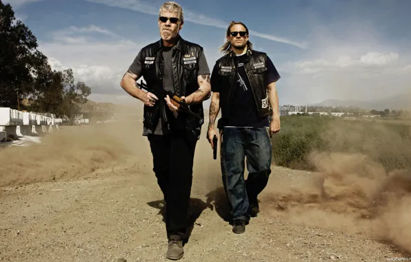 Look, actors, the series, Charlie Hunnam, Sons of Anarchy, Charlie Hunnam, Sons of anarchy, Ron …