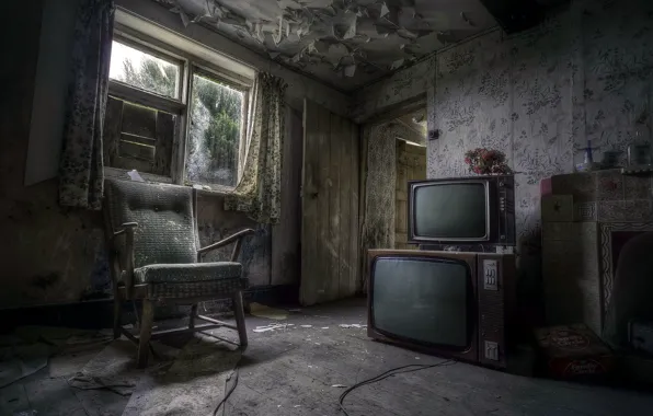 Picture room, chair, TV