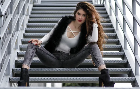 Picture girl, ladder, Gabriela