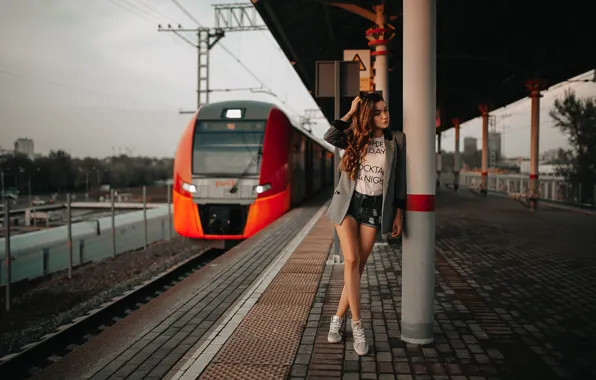 Pose, shorts, Girl, train, the platform