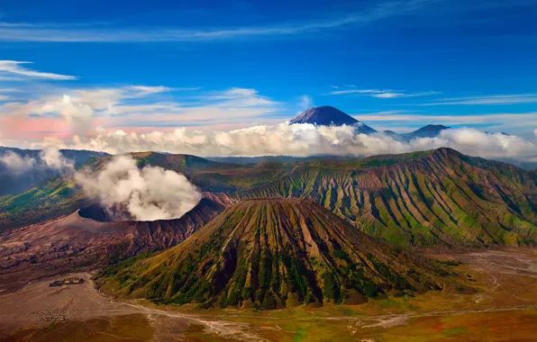 Picture the sky, clouds, Indonesia, Java, Tengger, volcanic complex-the Caldera TenGer, active volcano Bromo