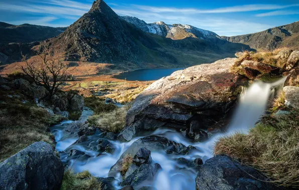 The sun, mountains, lake, stream, stones, UK, Wales, Capel Curig