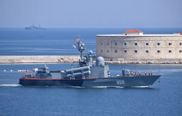 Lightning, large, boat, rocket, Sevastopol, R-60
