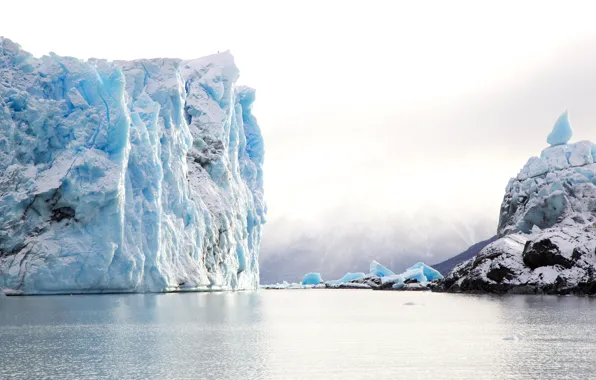 Ice, snow, stones, the ocean, shore, iceberg, Argentina, Patagonia