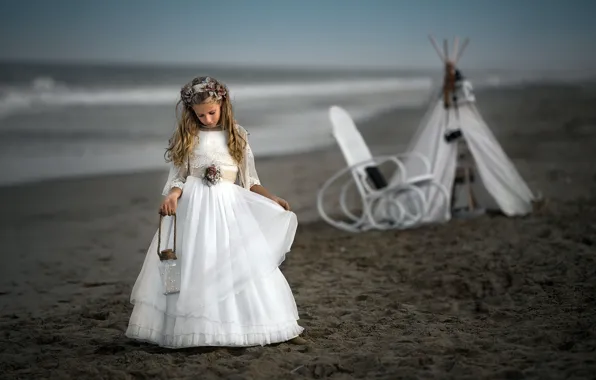 Picture sea, shore, girl