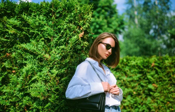 The sun, trees, pose, model, portrait, jeans, makeup, glasses