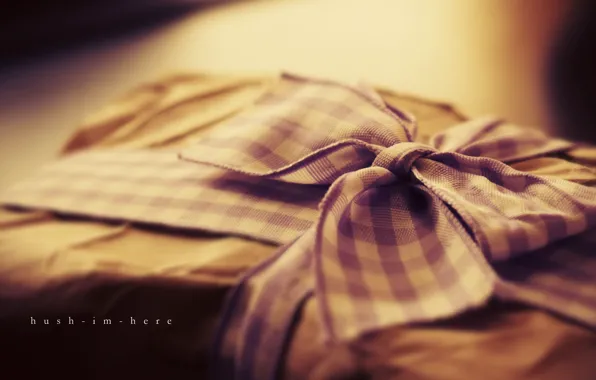 Picture gift, tape, bow