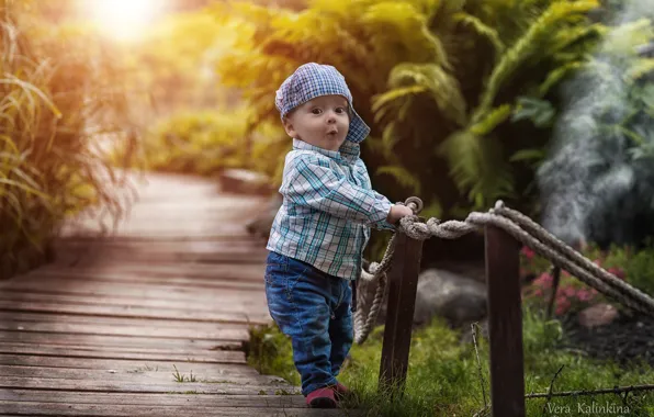 Picture surprise, boy, bridge, baby, cap