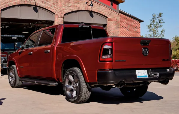 Pickup, Crew Cab, Ram 1500, 2022, Big Horn, Built to Serve Edition, courier