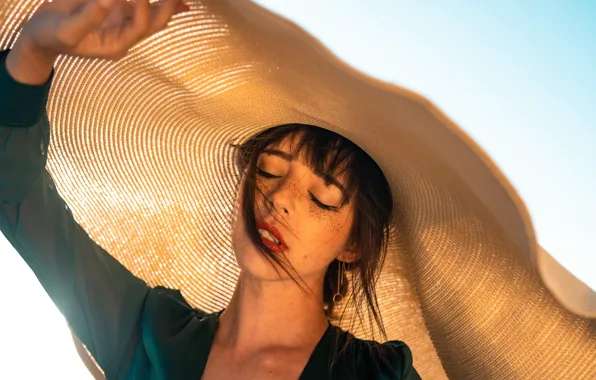 Picture girl, heat, the wind, hair, hat, freckles, hat