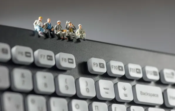 Workers, dolls, keyboard