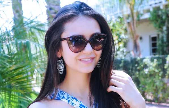 Picture smile, owl, hair, beauty, earrings, glasses, Nina Dobrev, nina dobrev