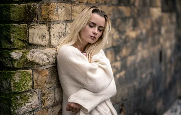 Masonry, sponge, the beauty, curls, bokeh, Natural Light Portrait, Markéta