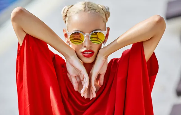 Picture model, glasses, lips, lipstick, face, background, fabric, hands