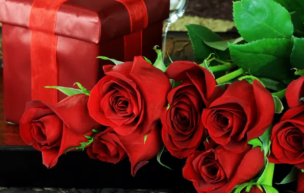 Picture leaves, flowers, holiday, box, gift, roses, petals, red