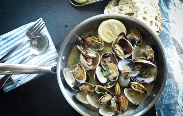 Lemon, bread, sauce, seafood, mussels