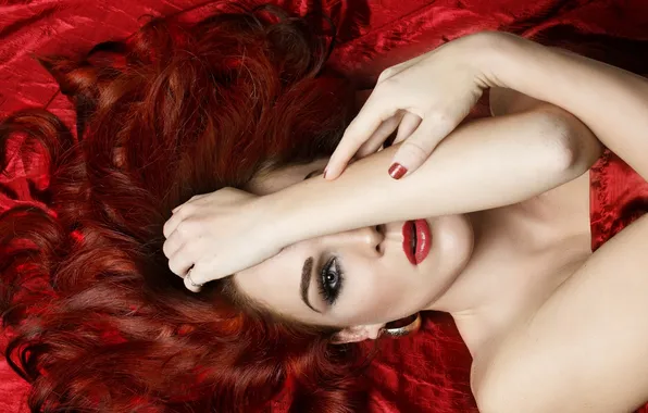 Look, face, hair, hands, makeup