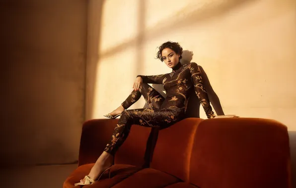 Pose, sofa, wall, portrait, figure, actress, brunette, outfit
