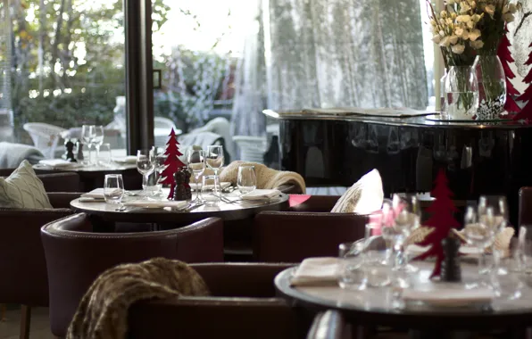 Restaurant, the room, tables, serving
