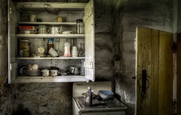 The door, plate, dining room