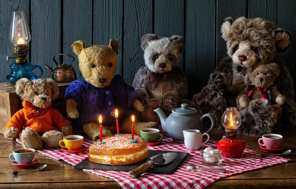 Picture candles, cake, Teddy bears