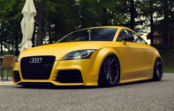 Picture audi, yellow