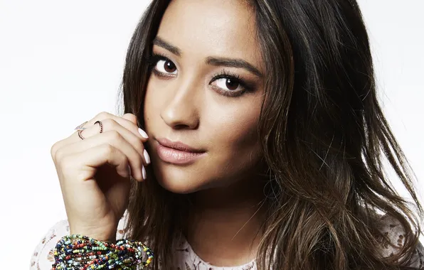 Picture girl, brunette, Shay Mitchell