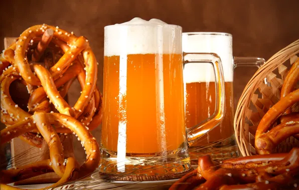 Foam, basket, beer, glasses, ears, the pretzels