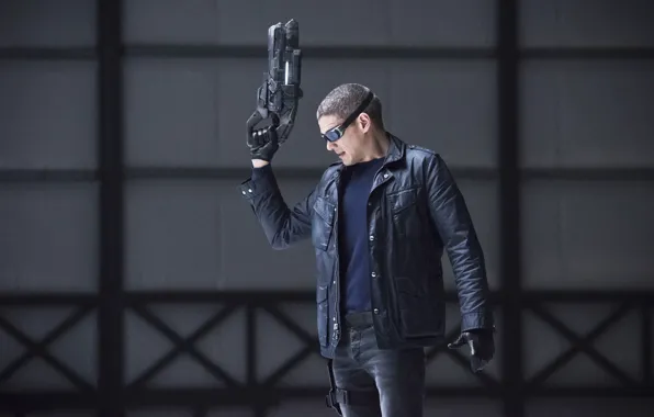 Picture weapons, fiction, glasses, jacket, gloves, the series, action, Wentworth Miller