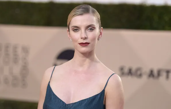 Picture look, makeup, actress, hair, Betty Gilpin, Betty Gilpin
