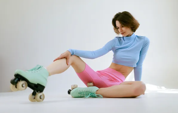 Picture short hair, women, roller skates, Igor Kuprianov, Irina Telicheva, blue blouse, pink clothing