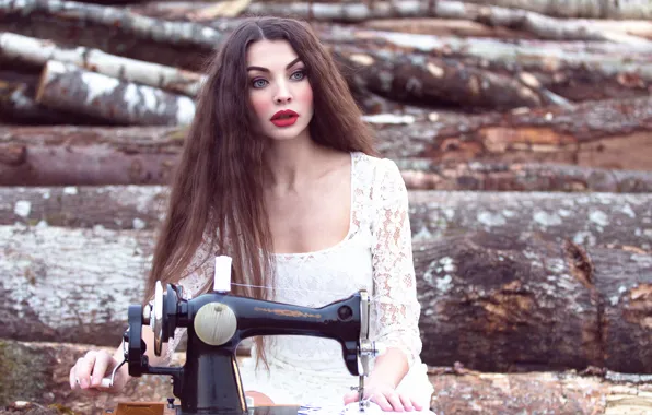 Picture girl, sewing machine, Inese Stoner, The Story of a Seamstress