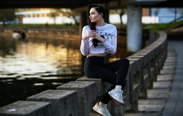 Picture girl, river, long hair, photo, photographer, model, lips, jeans