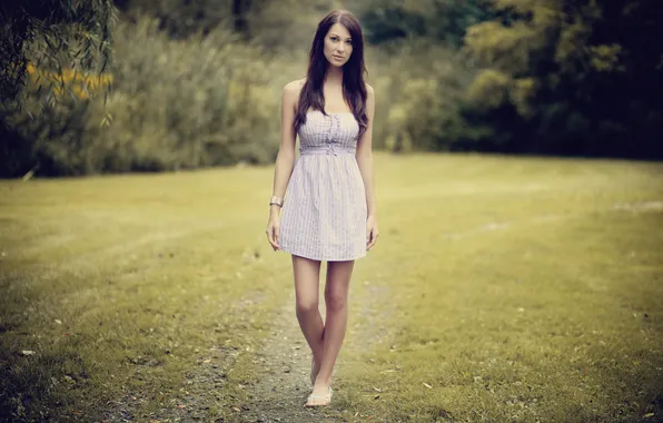 Picture GIRL, GRASS, BRUNETTE, MEGHAN ROTHER
