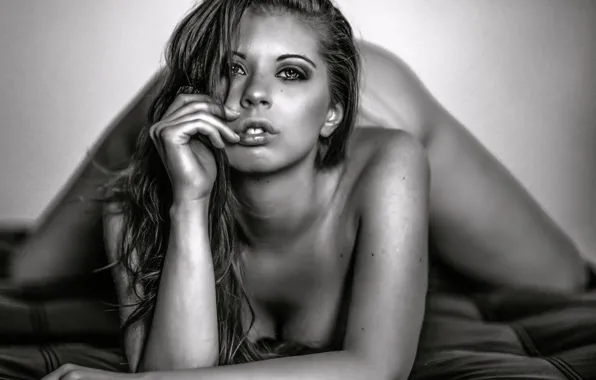 Pose, neckline, retouching, Jessi